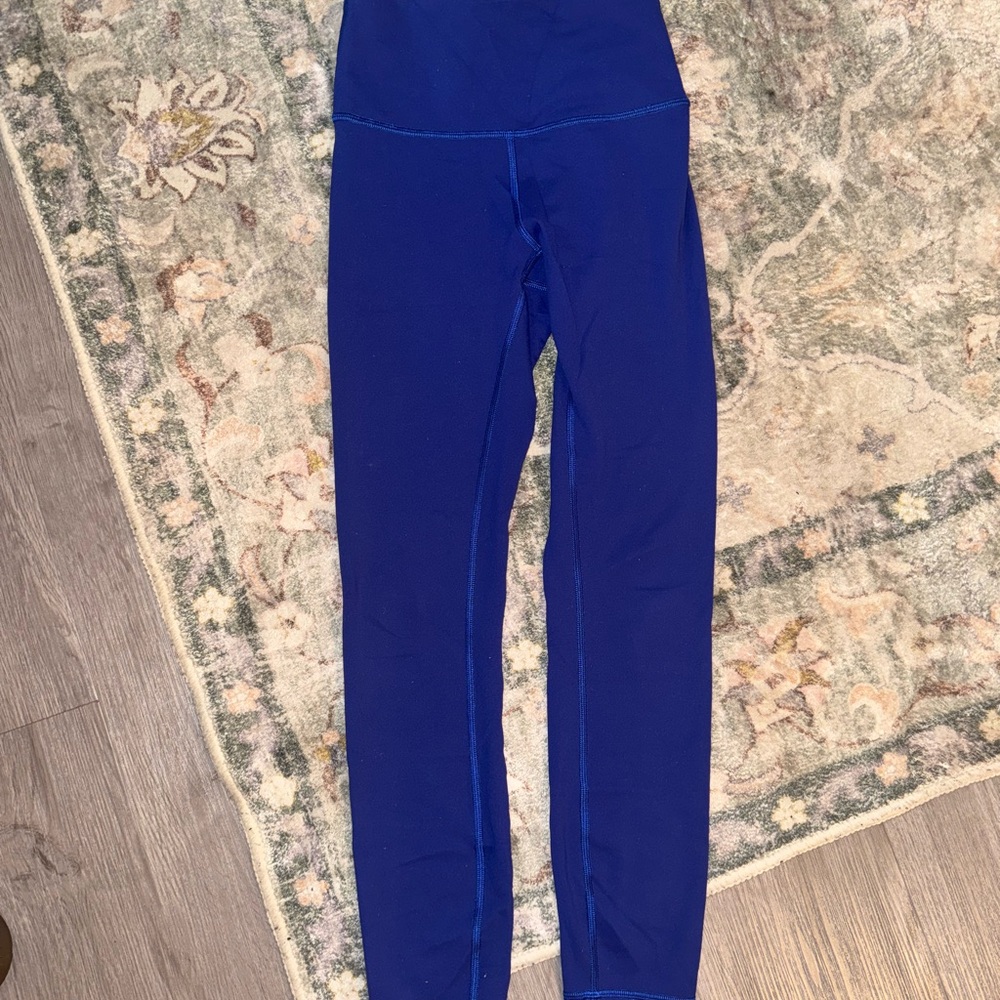 Lululemon Athletica Blue Leggings PERFECT CONDITION. Cropped